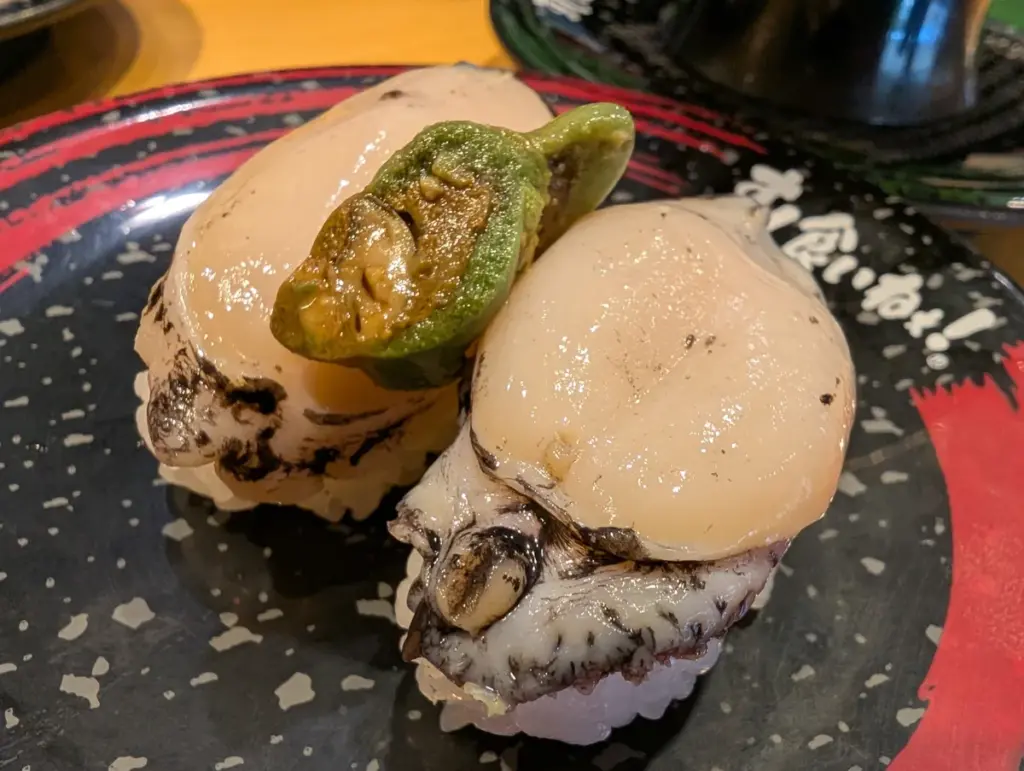 レース後にすし食いねぇ!高岡南店:地物アワビの握り(肝のせ)