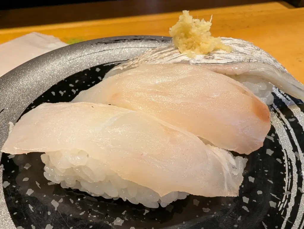 レース後の回転寿司:白身の握り(生姜添え)