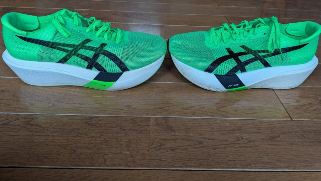 エッジ東京とスカイ東京の対比写真、右エッジ、左スカイ