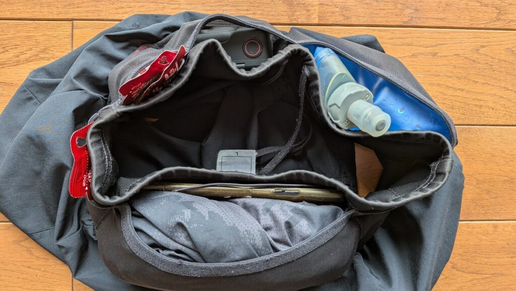 収納力テスト360度ポケットにぐるっと総重量1kg超を収納