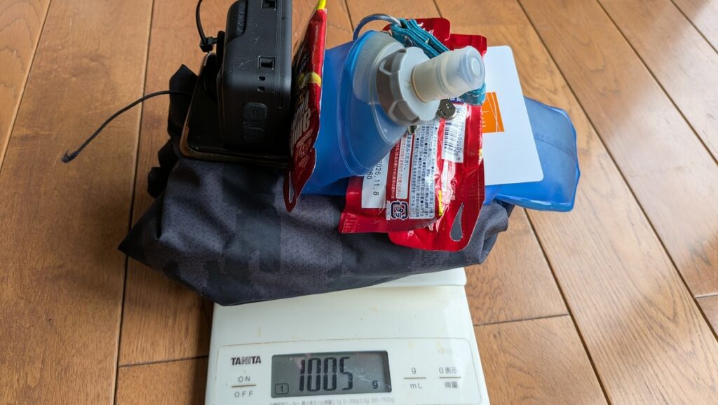 収納力テストに使用したアイテム。総重量1kg超え