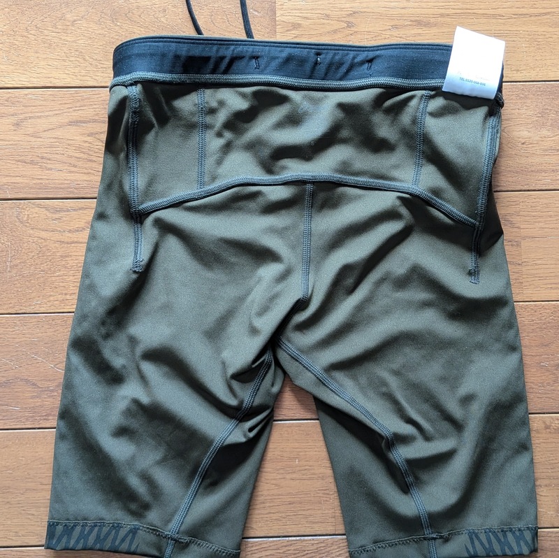 モーションマッスルサポート スピードポケットタイツの裏面、後ろ